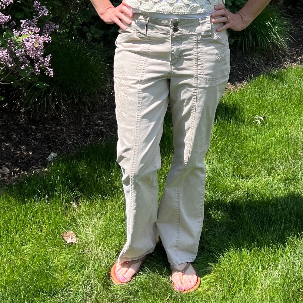 - Vintage Y2K Apt. 9 Sz 12 Embroidered Khaki Distressed Jeans! EUC!